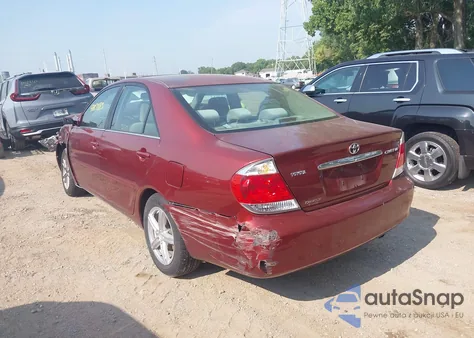 2005 Toyota Camry Le z USA, uszkodzony, nr VIN 4T1BE32KX5U426297